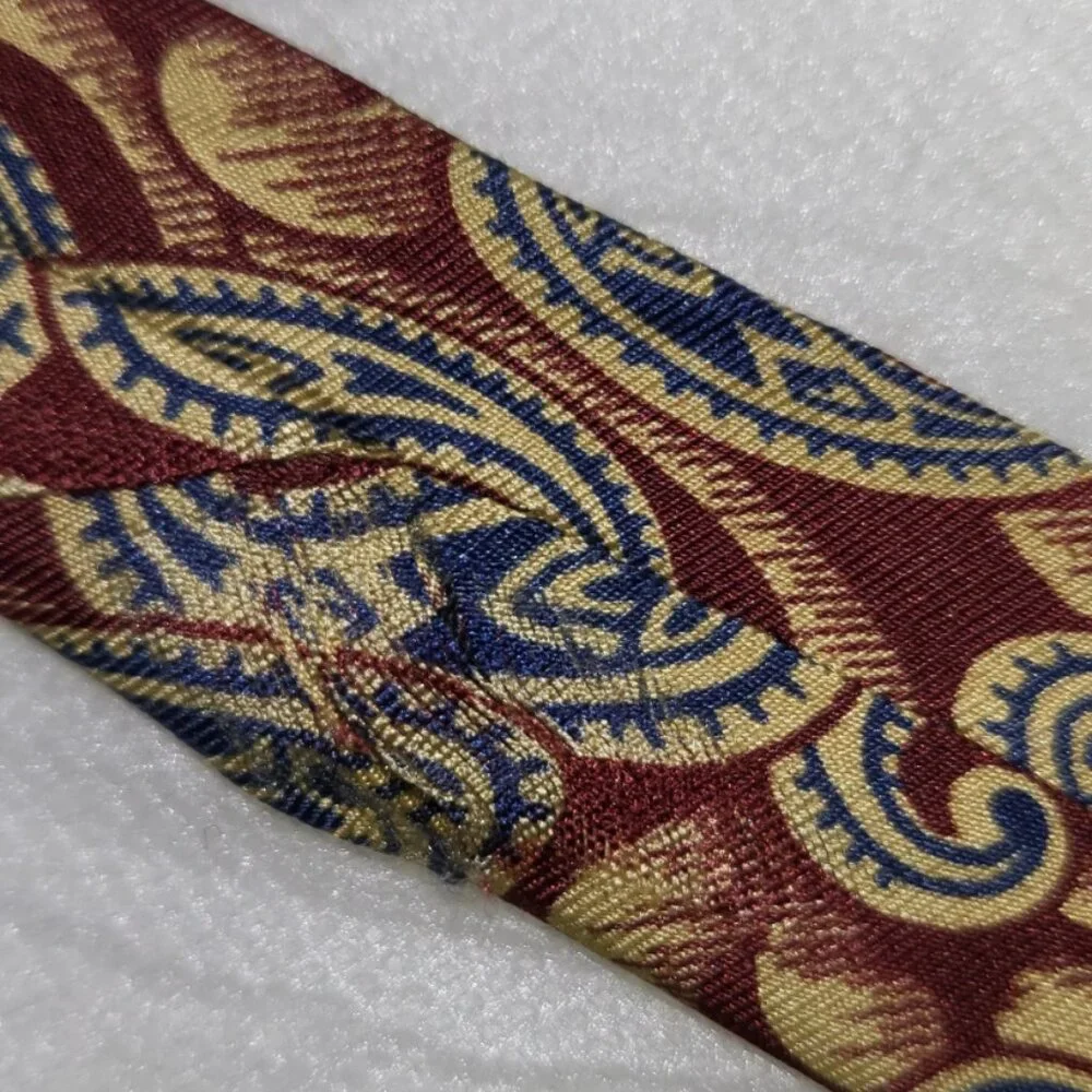 Vintage Burberrys Of London Mens Silk Traditional Necktie Burgundy Paisley